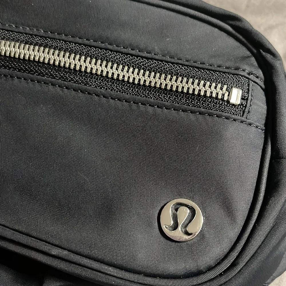 Lululemon Wunderlust Belt Bag - Picture 5 of 8